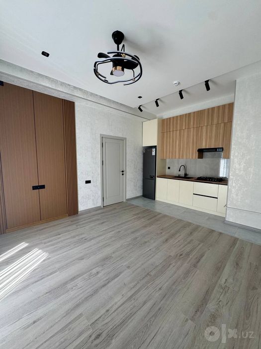 High tech kvartira Bobur Residence