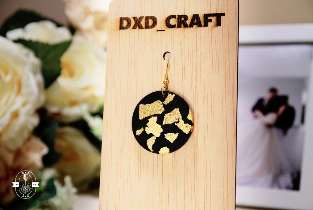 Realizam ceasuri,brelocuri,bijuterii din lemn personalizate