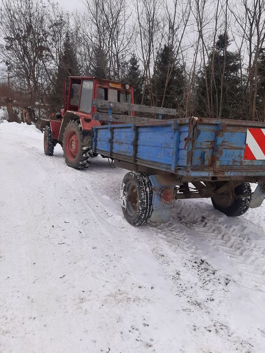 Vând tractor DT 445