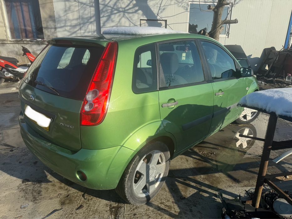 Форт фиеста 1.4 и 2007г на части