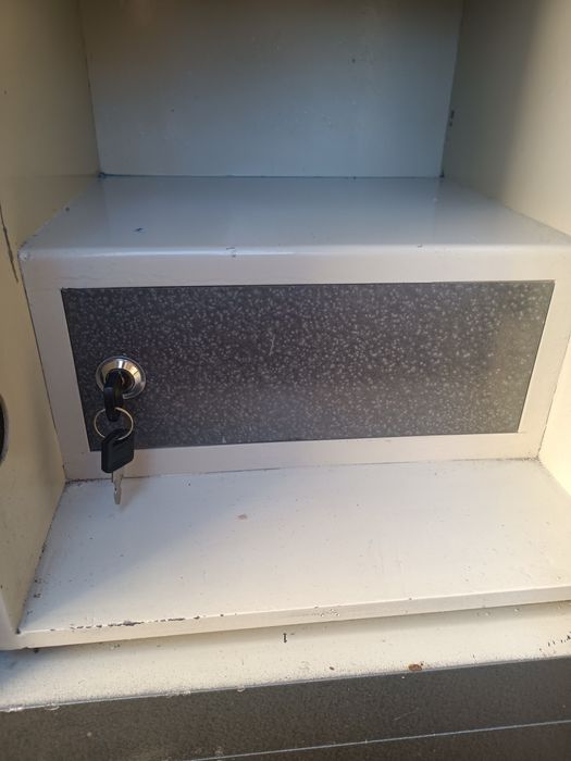 Каса сейф  огнеупорен с шифър и ключ