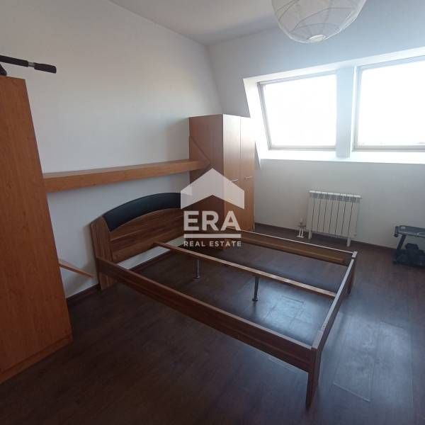 ЕРА Фаворит предлага ексклузивно под наем уютен тристаен апартамент в