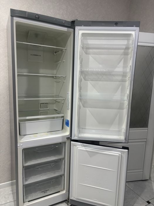 СРОЧНО. продам Холодильник 2 х  камерный /ИНДЕЗИТ