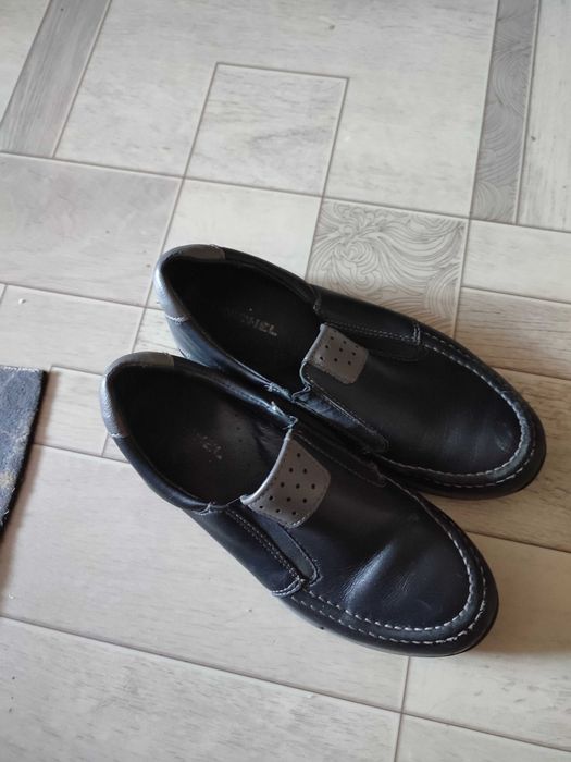 Продам туфли для мальчика 34