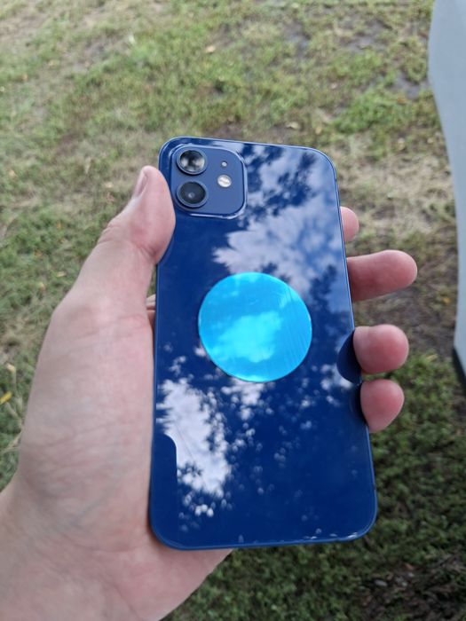 Продам iPhone 12 в отличном состоянии
