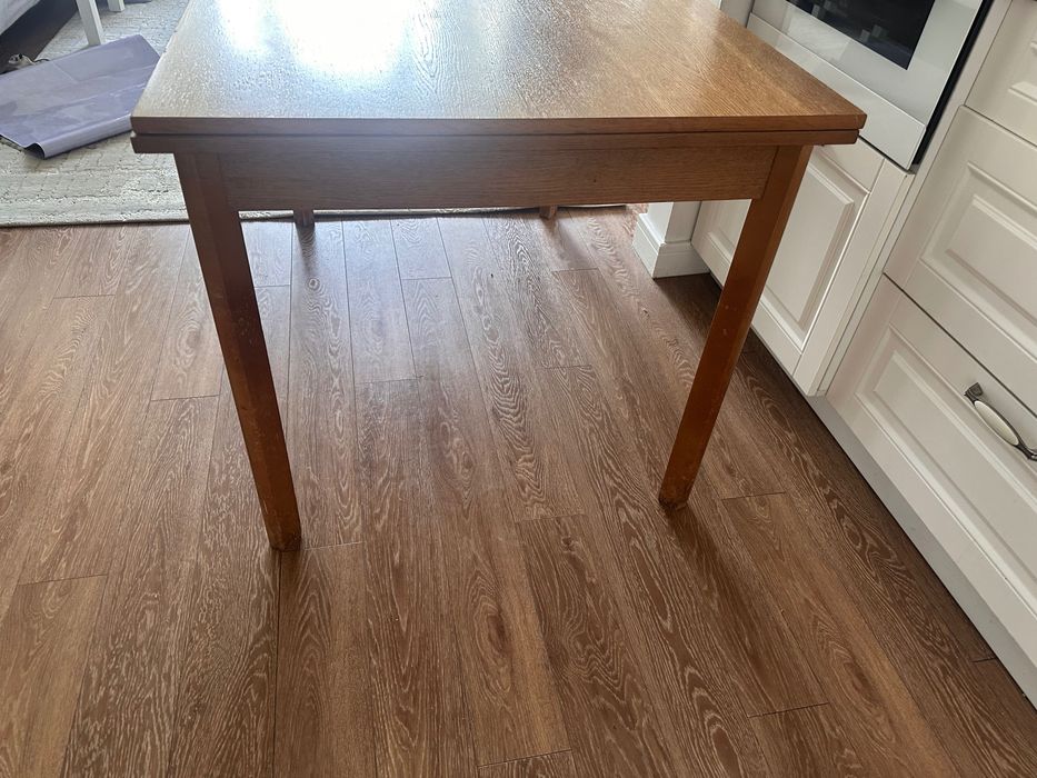 Продам деревянный кухонный стол