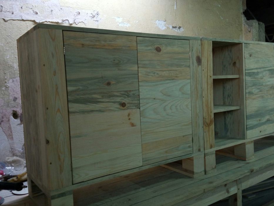 Шкаф-скрин тип "Палетна мебел"