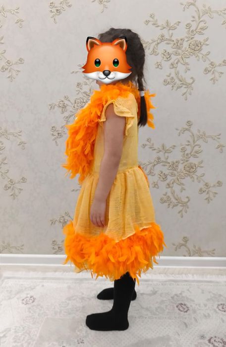 Жаңа жылдық киім сатылады