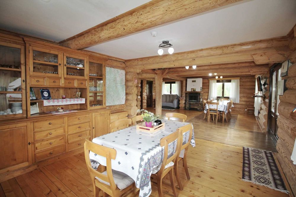 Inchiriez cabana de buștean la munte