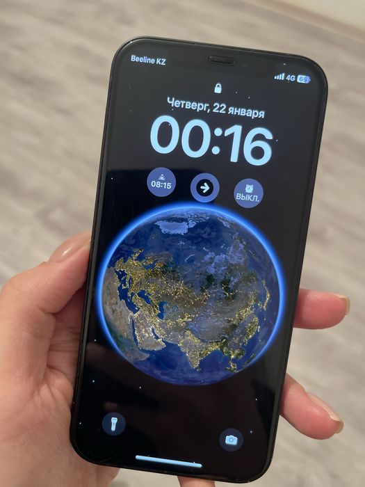 Продам телефон Айфон 12