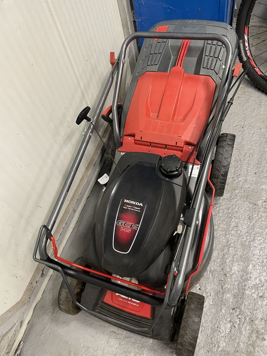 Masina De tuns iarba si e profesionala ,puternica