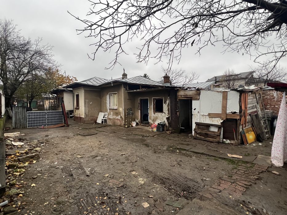 Casă locuibila - suprafata 410mp - Prelungirea Ghencea - Doua iesiri