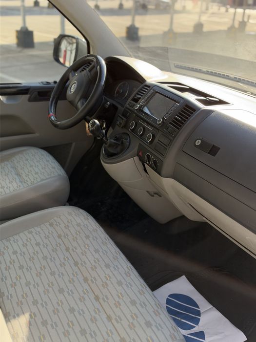 Vand VW T5 9 locuri (8+1 locuri)