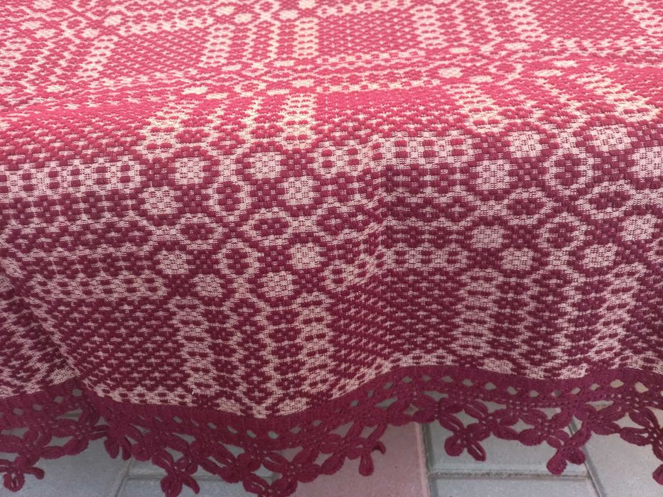 Cuvertura din lana tesuta in razboi