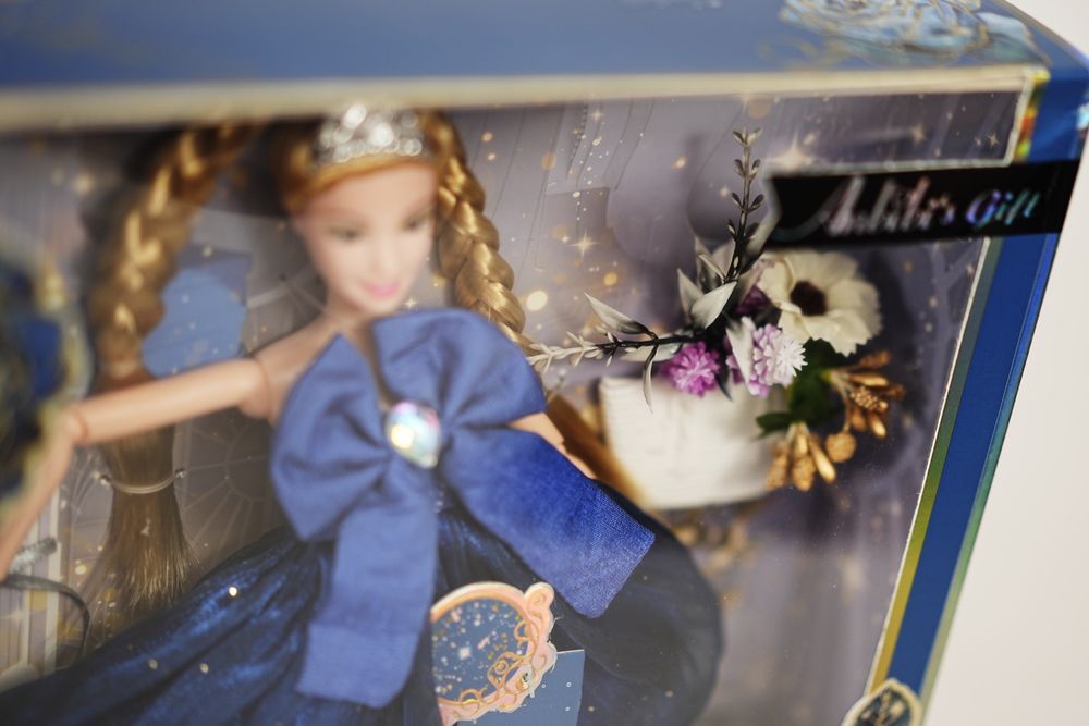 Красивая кукла модель, шарнирная.