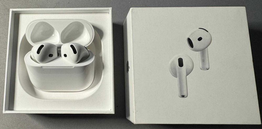 Vand casti AirPods noi, nefolosite, achizitionate in noiembrie 2025.