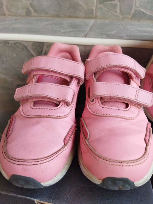 Маратонки адидас 29-15 лв и 31-20 лв