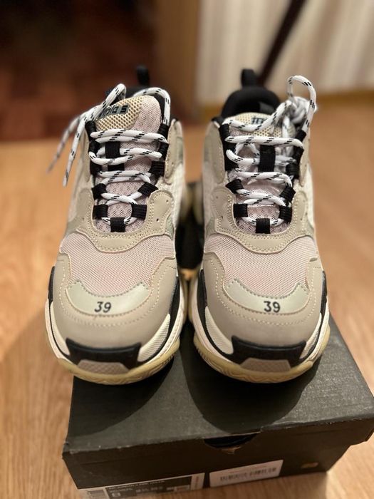 Кроссовки женские