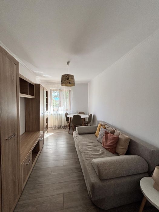 Inchiriez apartament