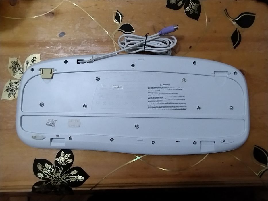 2 Logitech wireless și cu cablu