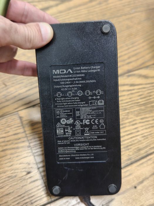 Vând încărcător fast când charger trotineta  mda compatibil xiaomi, ninebot