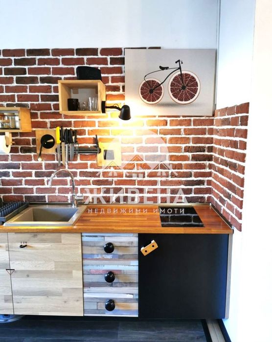 Продава се Тристаен апартамент в Варна, Възраждане 4 - 134 кв.м за 1612 €/кв.м - Снимка #4