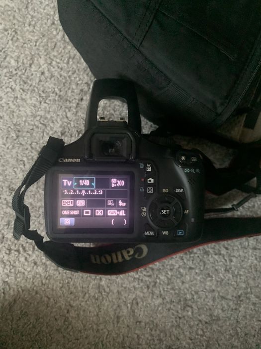 Canon EOS Rebel T3 + Обектив и аксесоари