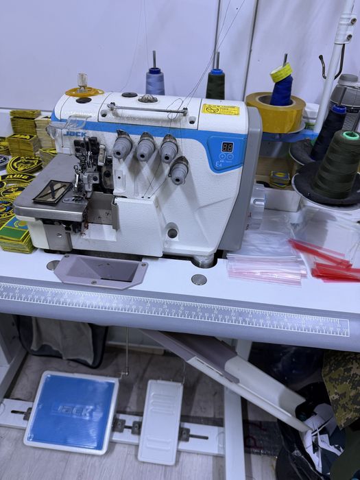 Оверлок машинка жак