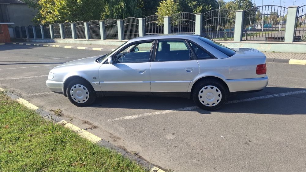 Audi 100 A6 C4 1995 vehicul istoric