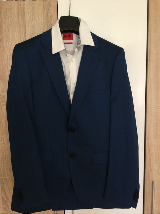 Костюм  и риза Hugo Boss