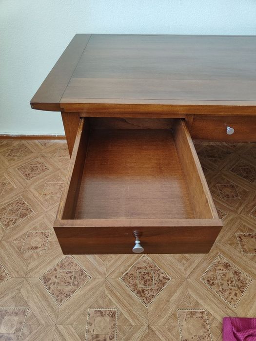 Продам письменный стол из массива дерева