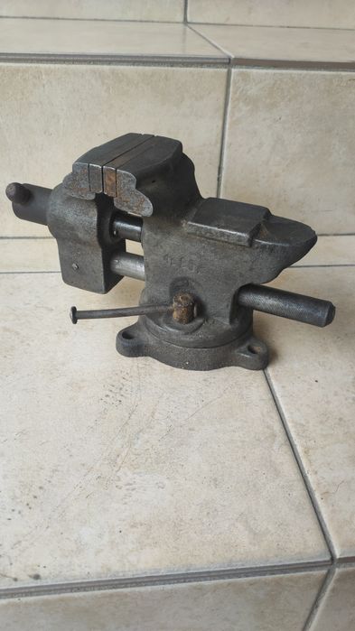 Тиски  слесарные