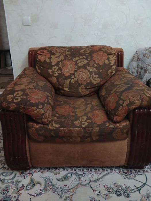Диван и кресло  сатылады