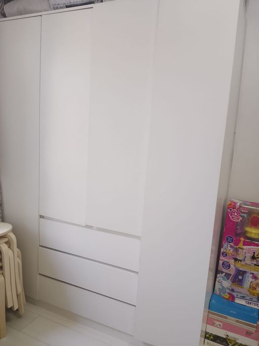 Белый шкаф, большой