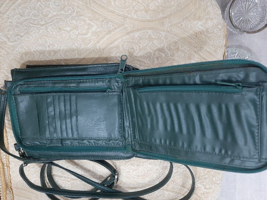 Симпатичная сумочка ,привозная,удобная ,много каршашек