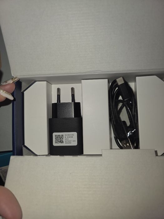 Нов ! Motorola Moto G04 - 8GB RAM / 128GB, Sunrise Orange