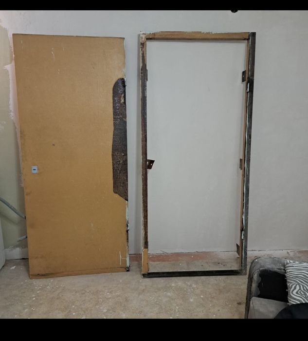 Продали дверь железную