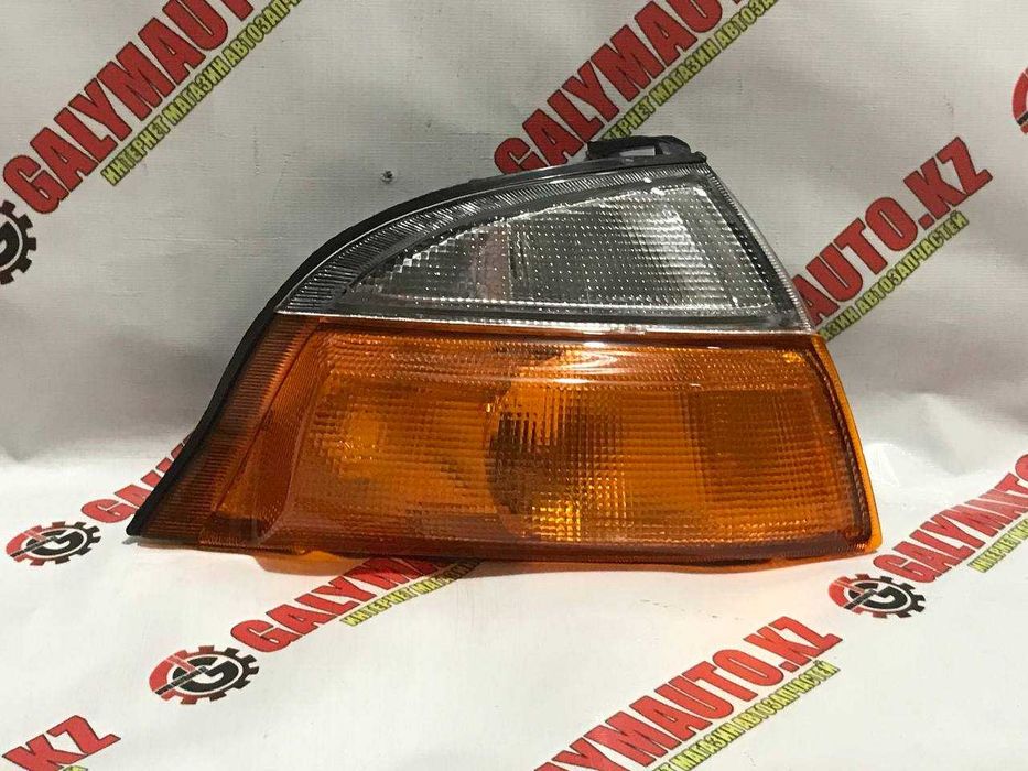 Габарит правый Toyota Hiace 97-