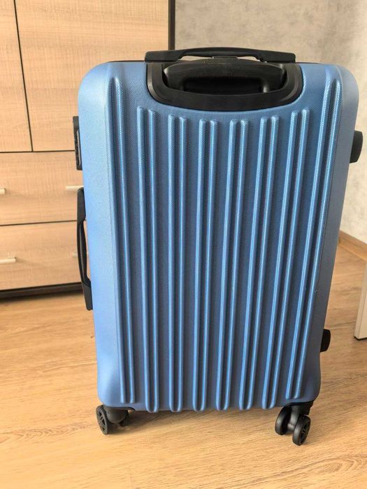 Чемодан Ridberg M со съемными колесами