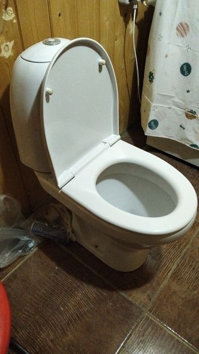 Продам унитаз ,чистые.