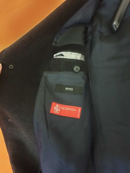 HUGO BOSS ПАЛЬТО новое продам