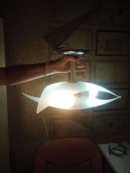 Люстра 3-х ламповая .