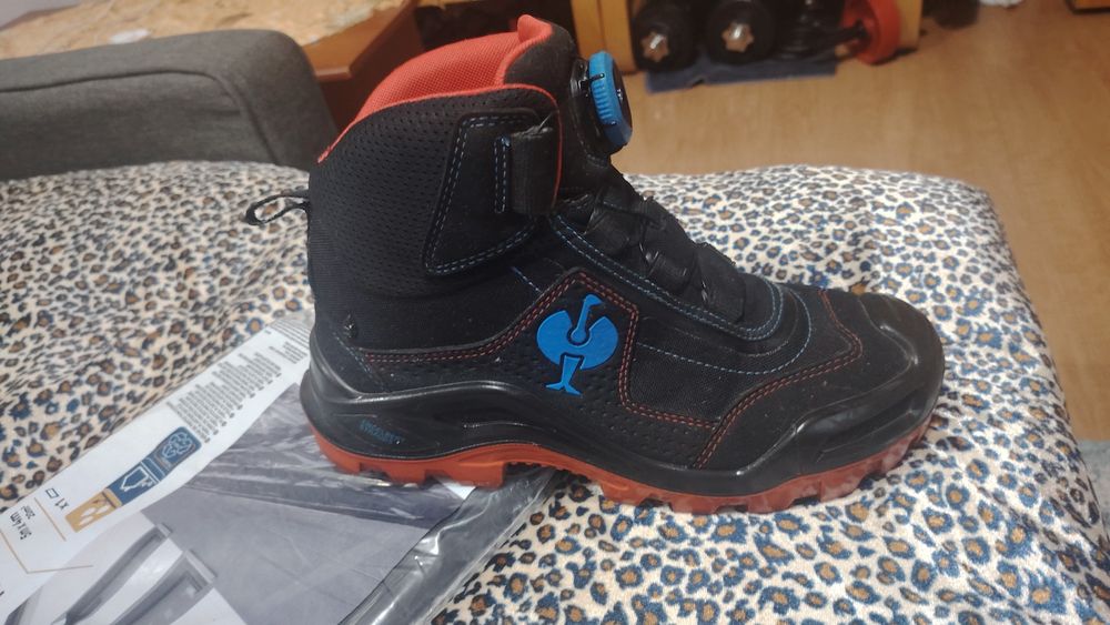 Vînd bocanci  bărbați protectia Engelber Strauss mărimea 43 !