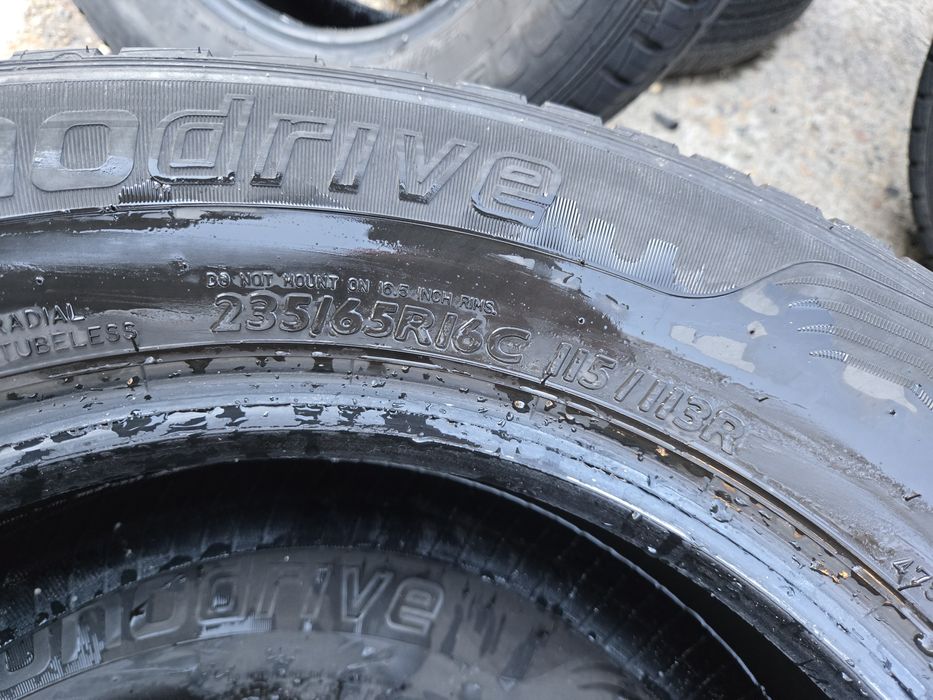 4бр. 235 65 16С Dunlop летни.