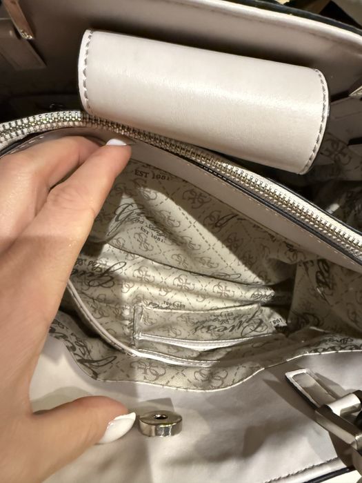 Оригинална чанта Guess. Като нова!