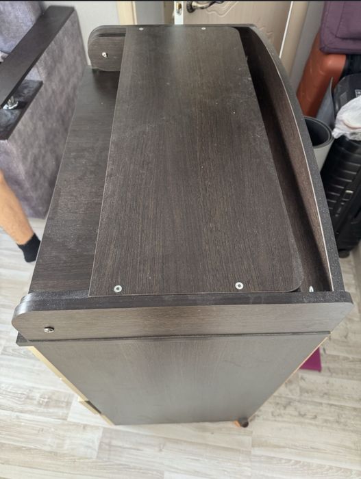 Продам  комод с пеленальным столом, есть доставка