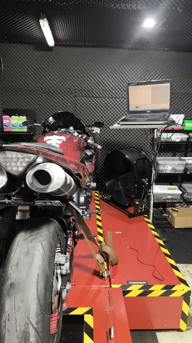 Yamaha R1, 3 chei originale + accesorii.
