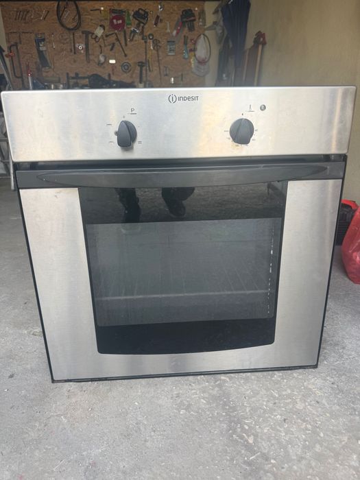 Фурна за вграждане Индезит