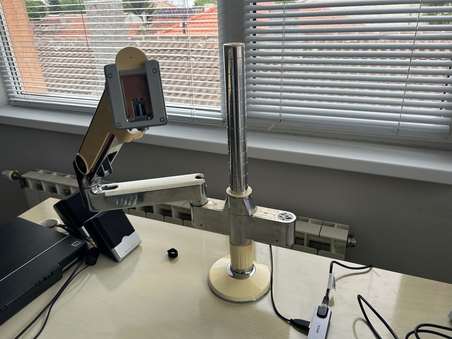 Стойка/Рамена за два монитора Humanscale M8