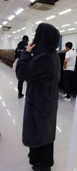 Продается искусственная шуба легкая